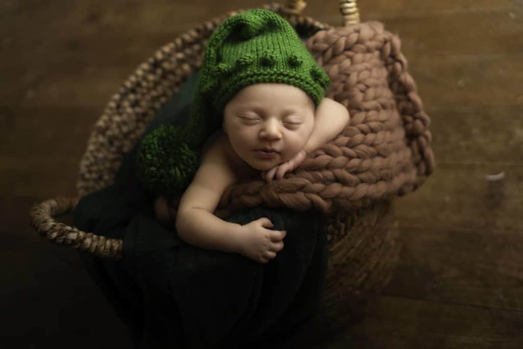 Newborn baby photo session Brown background and green hat